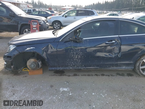 2014 Mercedes-Benz C 250 с VIN WDDGJ4HB7EG195043, выставлен на аукционе IAAI как лот 41725012 с пробегом 87 802 миль миль и . История ставок и продаж доступна на DreamBid. Изображение 6.