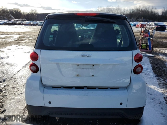 2015 Smart fortwo Passion z VIN WMEEJ3BA8FK797266, wystawiony jako Copart lot #44854795 z przebiegiem 18 581 mil mil oraz Czysty tytuł • Clean title. Historia ofert i sprzedaży dostępna na DreamBid. Obrazek 6.