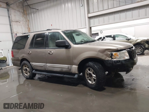 2003 Ford Expedition Special Service with VIN 1FMPU15L43LC37911, listed as a IAAI auction lot 41220050 with 221,976 mi miles. Bid and sale history available at carsss.com. Image 13.
