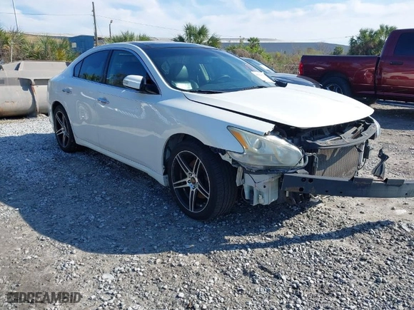 2013 Nissan Maxima 3.5 S with VIN 1N4AA5AP4DC819615, listed as a IAAI auction lot 41323535 with NaN miles. Bid and sale history available at carsss.com. Image 1.