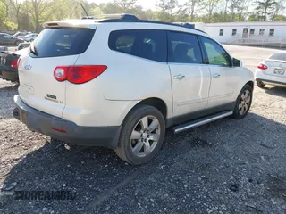 2011 Chevrolet Traverse 1LT z VIN 1GNKRGED8BJ378252, wystawiony jako IAAI lot #42055050 z przebiegiem 232 840 mil mil oraz . Historia ofert i sprzedaży dostępna na DreamBid. Obrazek 4.