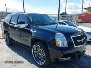 2014 Cadillac Escalade Premium z VIN 1GYS3CEF2ER237164, wystawiony jako IAAI lot #41535214 z przebiegiem 71 374 mil mil oraz . Historia ofert i sprzedaży dostępna na DreamBid. Obrazek 1.