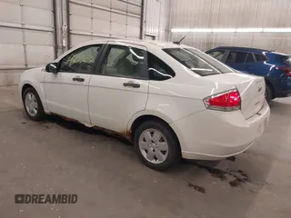 2010 Ford Focus S z VIN 1FAHP3EN6AW298708, wystawiony jako IAAI lot #42330720 z przebiegiem 210 067 mil mil oraz . Historia ofert i sprzedaży dostępna na DreamBid. Obrazek 3.