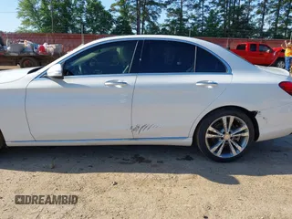 2015 Mercedes-Benz C 300 z VIN 55SWF4JB6FU051639, wystawiony jako IAAI lot #42187934 z przebiegiem 125 256 mil mil oraz . Historia ofert i sprzedaży dostępna na DreamBid. Obrazek 17.
