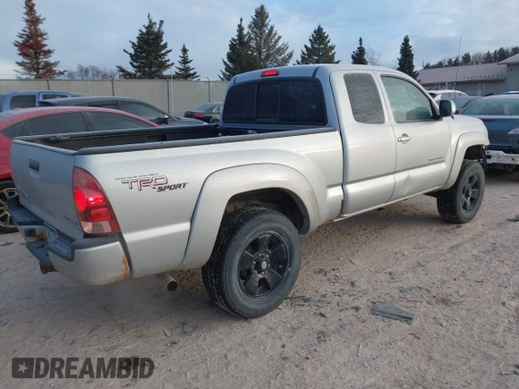 2006 Toyota Tacoma with VIN 5TEUU42N26Z238253, listed as a IAAI auction lot 41249690 with 226,094 mi miles. Bid and sale history available at carsss.com. Image 4.
