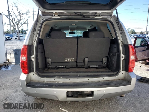 2013 Chevrolet Tahoe LS z VIN 1GNSKAE04DR332680, wystawiony jako Copart lot #81899914 z przebiegiem 216 063 mil mil oraz Szkoda całkowita • Salvage title. Historia ofert i sprzedaży dostępna na DreamBid. Obrazek 6.