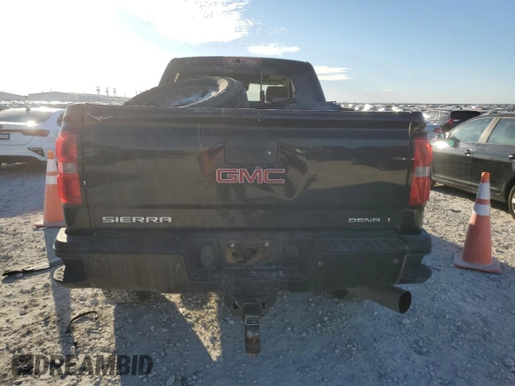 2015 GMC Sierra 2500HD Denali z VIN 1GT120E89FF153186, wystawiony jako Copart lot #88546105 z przebiegiem 418 972 mil mil oraz Czysty tytuł • Clean title. Historia ofert i sprzedaży dostępna na DreamBid. Obrazek 6.