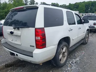 2007 Chevrolet Tahoe LT with VIN 1GNFC13007R415013, listed as a IAAI auction lot 42370633 with 302,992 mi miles and . Bid and sale history available at DreamBid. Image 4.