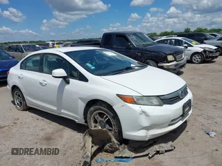 2012 Honda Civic LX z VIN 2HGFB2F57CH536142, wystawiony jako IAAI lot #42194088 z przebiegiem 108 293 mil mil oraz . Historia ofert i sprzedaży dostępna na DreamBid. Obrazek 1.