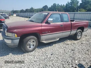 1996 Dodge 1500 z VIN 3B7HC13Y2TG111733, wystawiony jako Copart lot #64797443 z przebiegiem 95 567 mil mil oraz Szkoda całkowita • Salvage title. Historia ofert i sprzedaży dostępna na DreamBid. Obrazek 1.