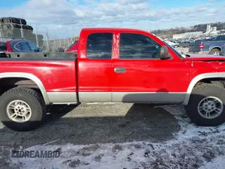 2000 Dodge Dakota SLT with VIN 1B7GG22X5YS655335, listed as a IAAI auction lot 41275339 with 132,121 mi miles and . Bid and sale history available at carsss.com. Image 13.