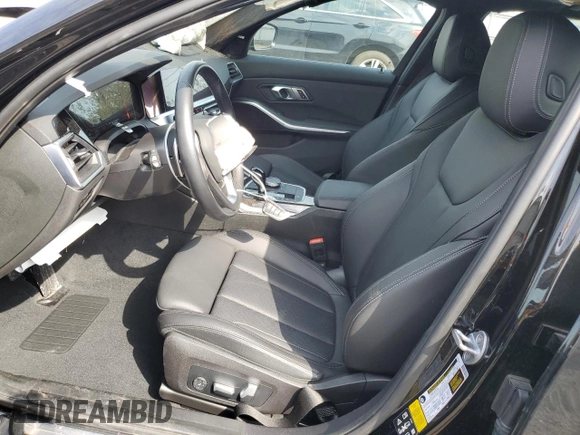 2022 BMW 3 Series 330i xDrive z VIN 3MW5R7J05N8C55952, wystawiony jako Copart lot #48732905 z przebiegiem 4 521 mil mil oraz Szkoda całkowita • Salvage title. Historia ofert i sprzedaży dostępna na DreamBid. Obrazek 7.