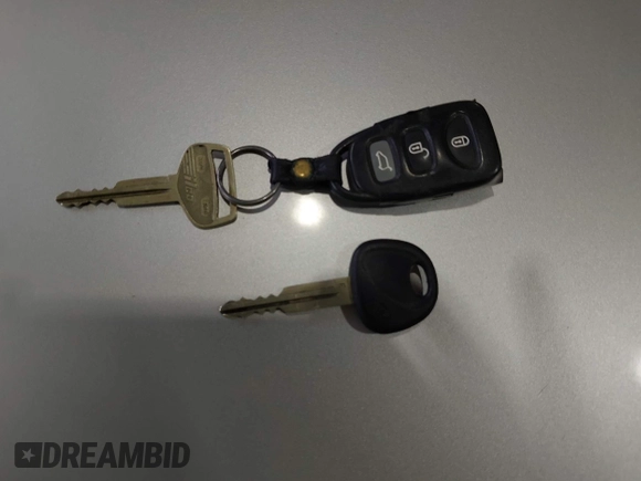 2008 Kia Sorento LX z VIN KNDJC735385786113, wystawiony jako IAAI lot #42140845 z przebiegiem 174 289 mil mil oraz . Historia ofert i sprzedaży dostępna na DreamBid. Obrazek 11.