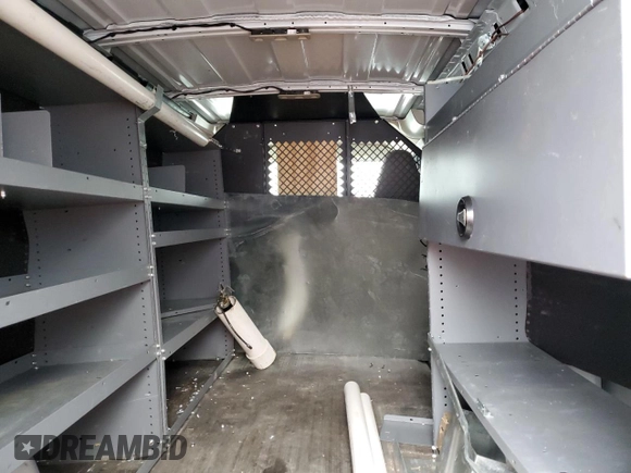 2022 GMC Savana Cargo z VIN 1GTW7AFP6N1148400, wystawiony jako Copart lot #55868185 z przebiegiem 27 226 mil mil oraz Szkoda całkowita • Salvage title. Historia ofert i sprzedaży dostępna na DreamBid. Obrazek 10.