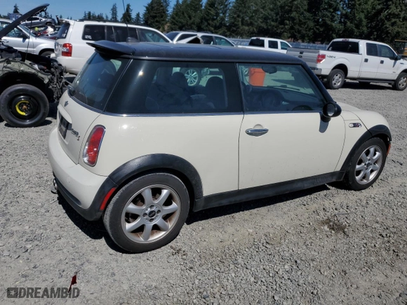 2006 MINI Cooper Hardtop S with VIN WMWRE33526TJ48561, listed as a Copart auction lot 53217245 with 154,128 mi miles and Clean Title. Bid and sale history available at carsss.com. Image 3.