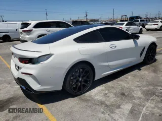 2020 BMW 8 Series M850i xDrive z VIN WBABC4C00LCE77534, wystawiony jako Copart lot #57640795 z przebiegiem Nie podano mil oraz Szkody całkowita. Historia ofert i sprzedaży dostępna na DreamBid. Obrazek 3.