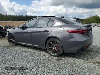 2018 Alfa Romeo Giulia Ti Sport z VIN ZARFAECN3J7576014, wystawiony jako Copart lot #52408195 z przebiegiem Nie podano mil oraz Szkody całkowita. Historia ofert i sprzedaży dostępna na DreamBid. Obrazek 2.