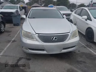 2008 Lexus LS 460 z VIN JTHBL46F985063226, wystawiony jako IAAI lot #42334121 z przebiegiem 199 620 mil mil oraz . Historia ofert i sprzedaży dostępna na DreamBid. Obrazek 12.