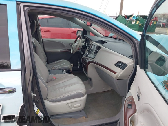 2012 Toyota Sienna XLE with VIN 5TDDK3DC3CS033755, listed as a IAAI auction lot 41815132 with 189,777 mi miles. Bid and sale history available at carsss.com. Image 5.