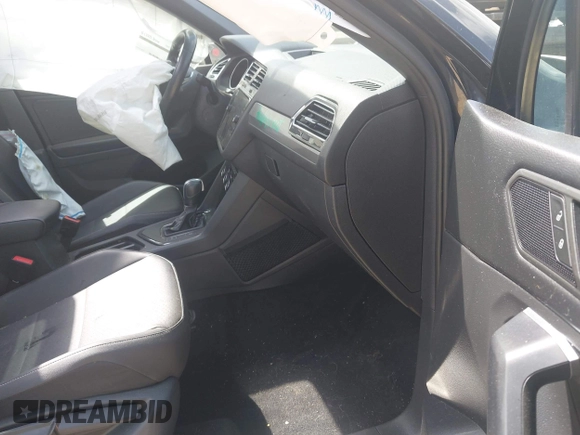2021 Volkswagen Tiguan SE z VIN 3VV3B7AX5MM027369, wystawiony jako IAAI lot #42082821 z przebiegiem 74 024 mil mil oraz . Historia ofert i sprzedaży dostępna na DreamBid. Obrazek 5.