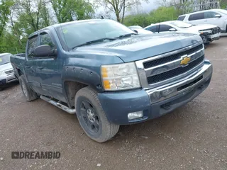 2011 Chevrolet Silverado 1500 LT with VIN 3GCPKSE33BG308883, listed as a IAAI auction lot 42130470 with 232,462 mi miles. Bid and sale history available at carsss.com. Image 1.