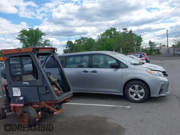 2018 Toyota Sienna L with VIN 5TDZZ3DC4JS945535, listed as a IAAI auction lot 42219652 with 129,059 mi miles and . Bid and sale history available at DreamBid. Image 13.