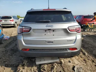 2019 Jeep Compass Latitude z VIN 3C4NJCBB2KT855811, wystawiony jako Copart lot #56063745 z przebiegiem 59 592 mil mil oraz Szkoda całkowita • Salvage title. Historia ofert i sprzedaży dostępna na DreamBid. Obrazek 6.