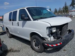 2007 GMC Savana Cargo with VIN 1GTGG25V371206766, listed as a IAAI auction lot 41955906 with 125,569 mi miles. Bid and sale history available at carsss.com. Image 1.