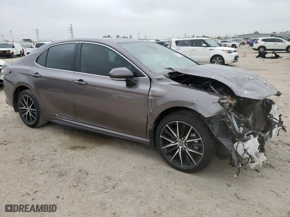 2024 Toyota Camry SE with VIN 4T1G11AK6RU218253, listed as a Copart auction lot 51627095 with 17,333 mi miles and Salvage Title. Bid and sale history available at carsss.com. Image 4.