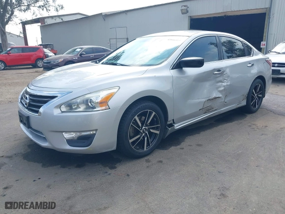 2013 Nissan Altima 2.5 SV with VIN 1N4AL3AP9DN469451, listed as a IAAI auction lot 42046585 with 146,898 mi miles. Bid and sale history available at carsss.com. Image 2.