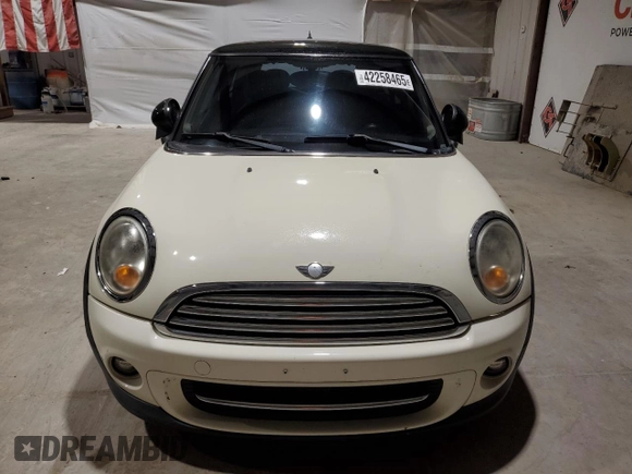 2011 MINI Hardtop with VIN WMWSU3C50BT091890, listed as a Copart auction lot 42258465 with 158,903 mi miles and Salvage Title. Bid and sale history available at DreamBid. Image 5.