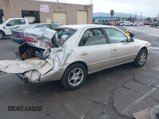 1997 Toyota Camry LE z VIN 4T1BF22K8VU916373, wystawiony jako IAAI lot #41915751 z przebiegiem 259 818 mil mil oraz . Historia ofert i sprzedaży dostępna na DreamBid. Obrazek 4.