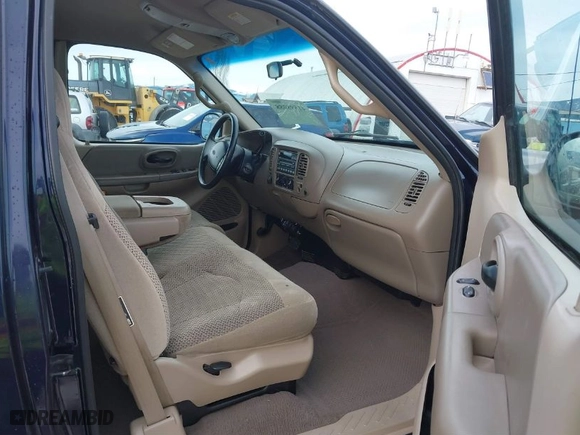 2000 Ford F-150 XL with VIN 2FTRX18L4YCA71181, listed as a IAAI auction lot 41598088 with 1 mi miles. Bid and sale history available at carsss.com. Image 5.