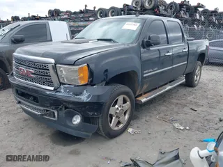 2011 GMC Sierra 2500HD Denali with VIN 1GT125C83BF229026, listed as a IAAI auction lot 41537365 with 330,495 mi miles. Bid and sale history available at carsss.com. Image 17.