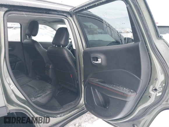 2018 Jeep Compass Trailhawk with VIN 3C4NJDDB5JT190890, listed as a IAAI auction lot 41251405 with 35,320 mi miles and . Bid and sale history available at carsss.com. Image 8.