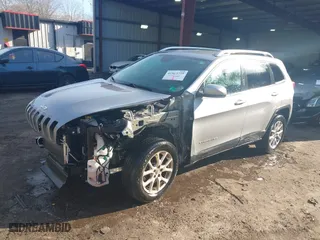 2017 Jeep Cherokee Latitude with VIN 1C4PJLCS3HW613636, listed as a IAAI auction lot 41564725 with 106,469 mi miles. Bid and sale history available at carsss.com. Image 17.