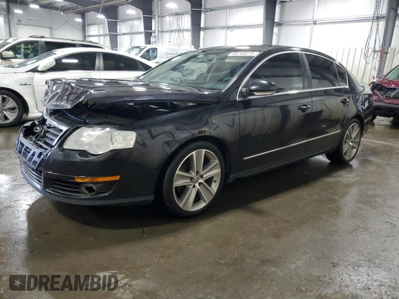 2010 Volkswagen Passat z VIN WVWJK9AN4AE096359, wystawiony jako Copart lot #50740075 z przebiegiem 196 126 mil mil oraz Szkoda całkowita • Salvage title. Historia ofert i sprzedaży dostępna na DreamBid. Obrazek 1.