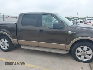 2005 Ford F-150 XLT z VIN 1FTPW12515KE76541, wystawiony jako IAAI lot #42144856 z przebiegiem 239 039 mil mil oraz . Historia ofert i sprzedaży dostępna na DreamBid. Obrazek 13.