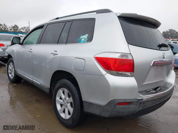 2013 Toyota Highlander with VIN 5TDZK3EH4DS103474, listed as a IAAI auction lot 41582903 with 136,596 mi miles. Bid and sale history available at carsss.com. Image 3.
