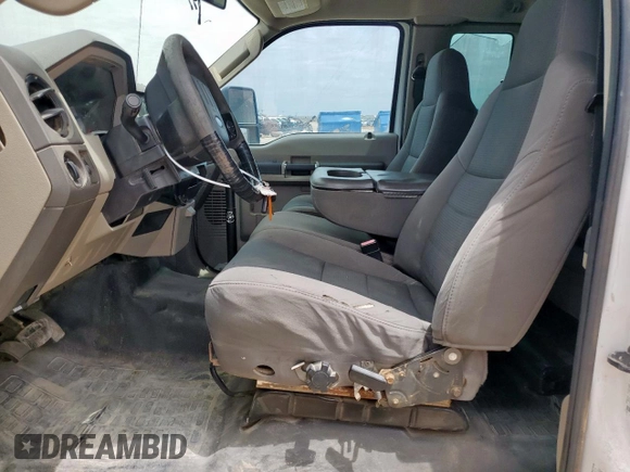 2010 Ford F-250 XL z VIN 1FTSX2B58AEA95811, wystawiony jako Copart lot #57290265 z przebiegiem 251 281 mil mil oraz Tytuł czysty. Historia ofert i sprzedaży dostępna na DreamBid. Obrazek 7.