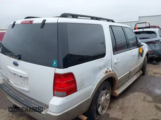 2005 Ford Expedition Eddie Bauer with VIN 1FMFU17585LA25879, listed as a IAAI auction lot 41694118 with 196,715 mi miles. Bid and sale history available at carsss.com. Image 4.