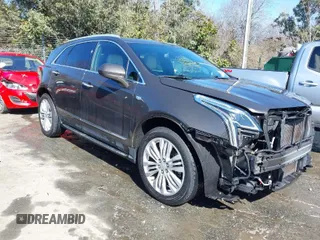 2019 Cadillac XT5 Premium Luxury FWD z VIN 1GYKNERS7KZ145993, wystawiony jako IAAI lot #41619112 z przebiegiem 81 435 mil mil oraz . Historia ofert i sprzedaży dostępna na DreamBid. Obrazek 1.