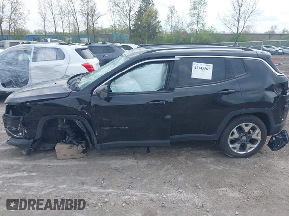 2018 Jeep Compass Limited with VIN 3C4NJDCB7JT332674, listed as a IAAI auction lot 42145567 with 111,852 mi miles and . Bid and sale history available at carsss.com. Image 14.