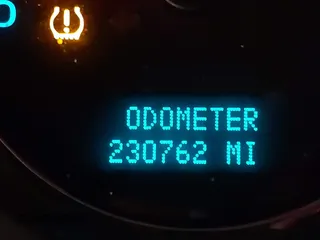 2007 Chevrolet Tahoe LT z VIN 1GNFK13087R105226, wystawiony jako IAAI lot #42580197 z przebiegiem 230 762 mil mil oraz . Historia ofert i sprzedaży dostępna na DreamBid. Obrazek 15.