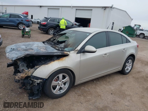2014 Chevrolet Cruze 1LT z VIN 1G1PC5SB3E7259073, wystawiony jako IAAI lot #41968564 z przebiegiem 27 800 mil mil oraz . Historia ofert i sprzedaży dostępna na DreamBid. Obrazek 2.