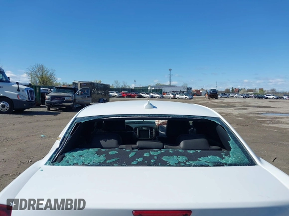 2019 Chrysler 300 S z VIN 2C3CCABG6KH659109, wystawiony jako IAAI lot #41987079 z przebiegiem Nie podano mil oraz . Historia ofert i sprzedaży dostępna na DreamBid. Obrazek 6.