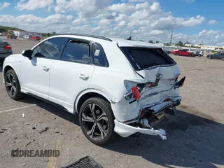2024 Audi Q3 S line Premium Plus z VIN WA1EECF39R1136414, wystawiony jako IAAI lot #41676419 z przebiegiem 7824 mil mil oraz . Historia ofert i sprzedaży dostępna na DreamBid. Obrazek 3.