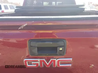 2016 GMC Sierra 2500HD Denali z VIN 1GT12UE87GF287056, wystawiony jako IAAI lot #41753772 z przebiegiem 284 546 mil mil oraz . Historia ofert i sprzedaży dostępna na DreamBid. Obrazek 15.