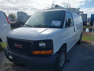 2016 GMC Savana Cargo z VIN 1GTW7AFF9G1194121, wystawiony jako IAAI lot #41978935 z przebiegiem 91 469 mil mil oraz . Historia ofert i sprzedaży dostępna na DreamBid. Obrazek 6.