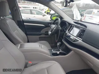 2014 Toyota Highlander XLE with VIN 5TDKKRFH2ES010070, listed as a IAAI auction lot 41379778 with 123,841 mi miles. Bid and sale history available at carsss.com. Image 5.